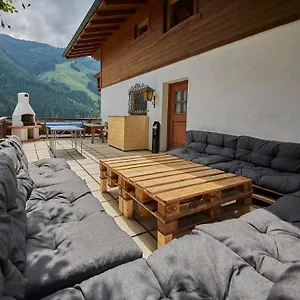  Apartment Delfi Ski & Bike Austria